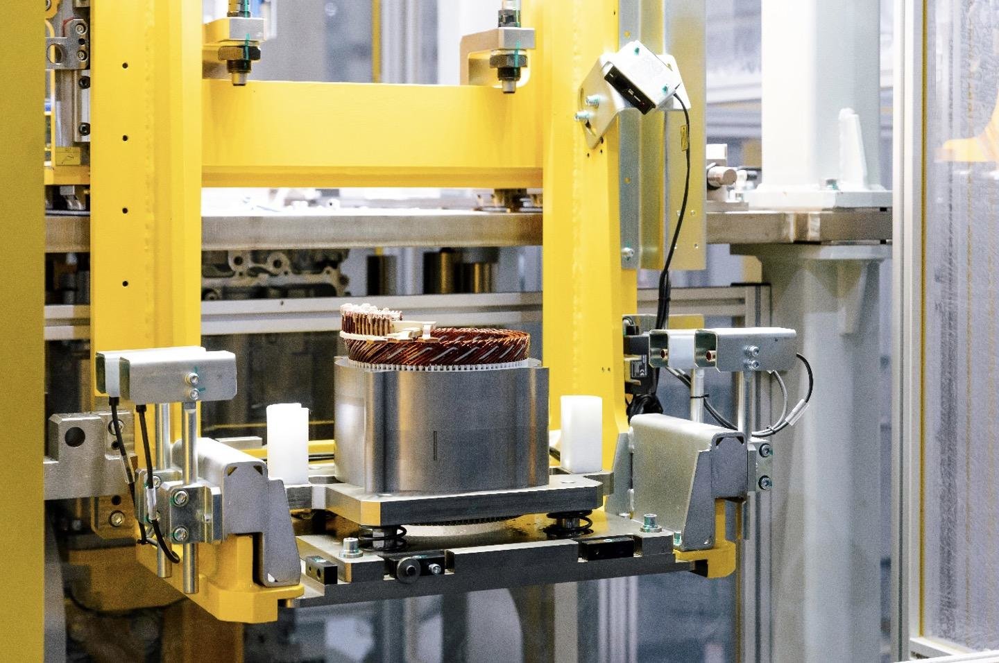 武漢奧特能超級(jí)工廠(chǎng)竣工投產(chǎn) 別克E5試裝車(chē)正式下線(xiàn)